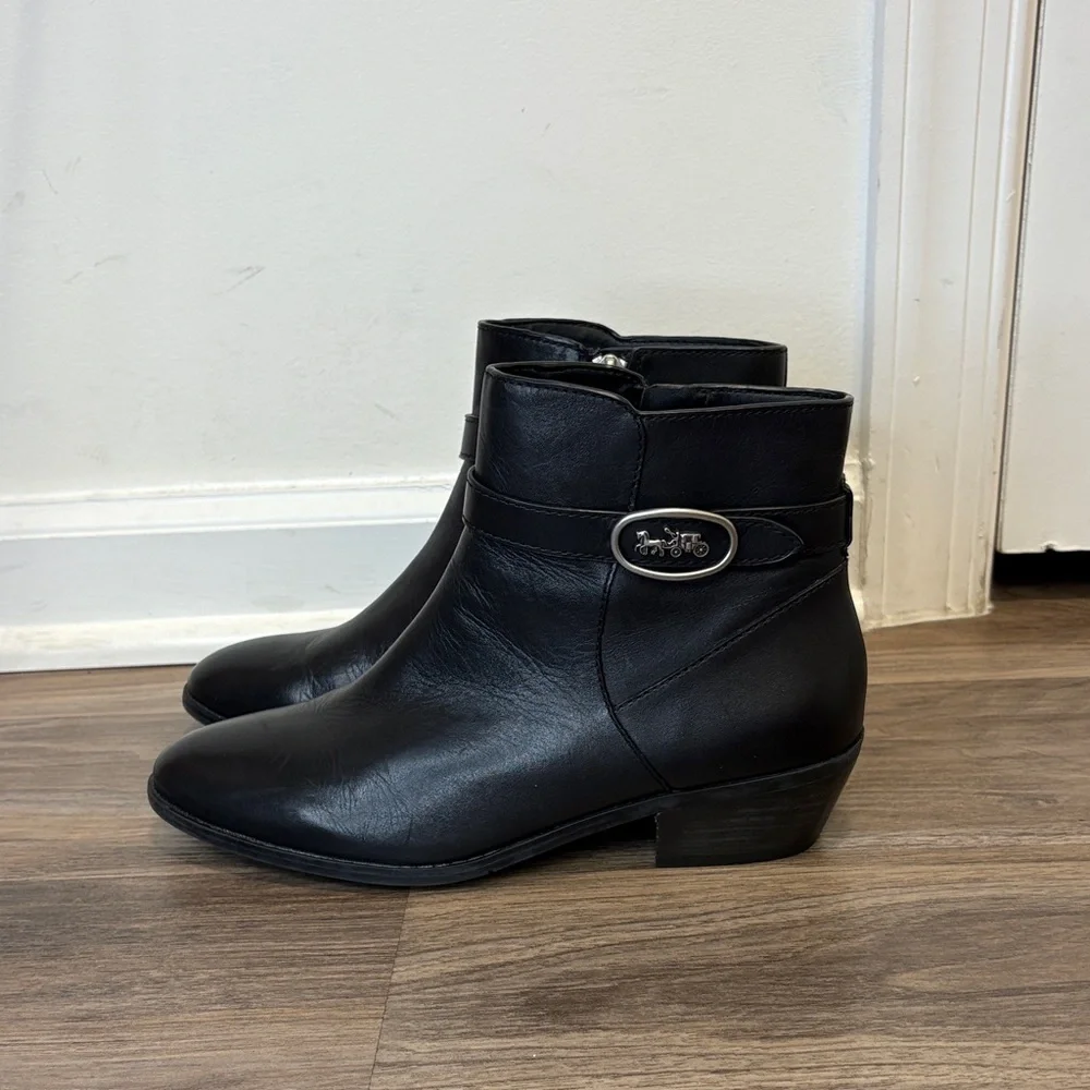 COACH DYLAN BLACK LEATHER HORSE-AND CARRIAGE-ANKLE SIZE 8.5